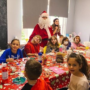 Φέραμε τη μαγεία των Χριστουγέννων για τους μικρούς μας μαθητές!